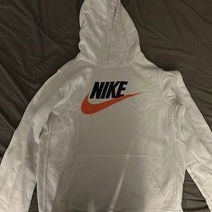white nike sweatshirt
